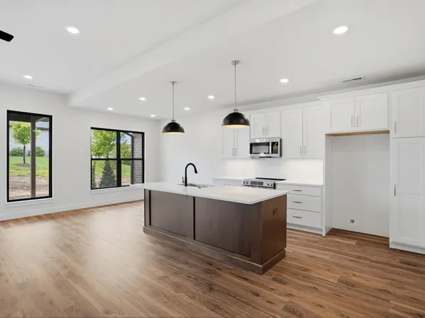 4811 Carlisle Ct, Columbia, MO 65201