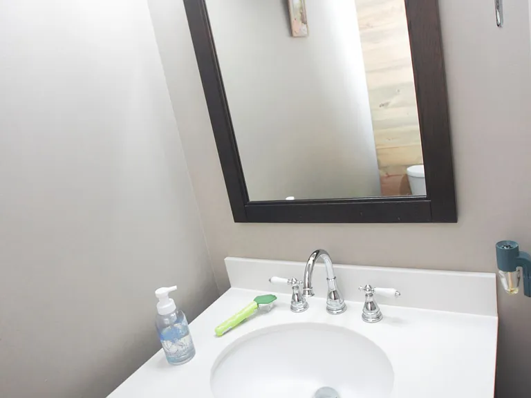 98 Thorndale Cir — Photo 22