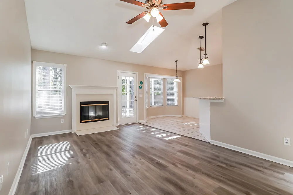 4 bed, 2.0 bath, 1820 sqft, $3,040 — Photo 3