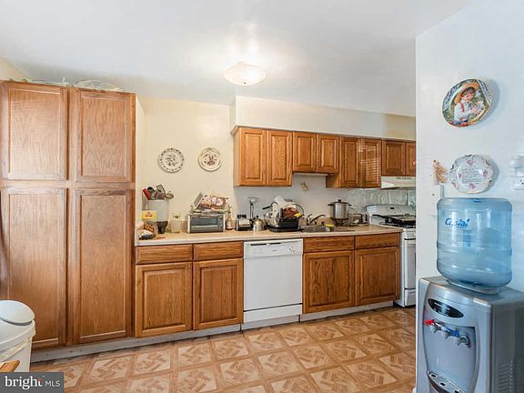 4th image of 13106 Putnam Cir
