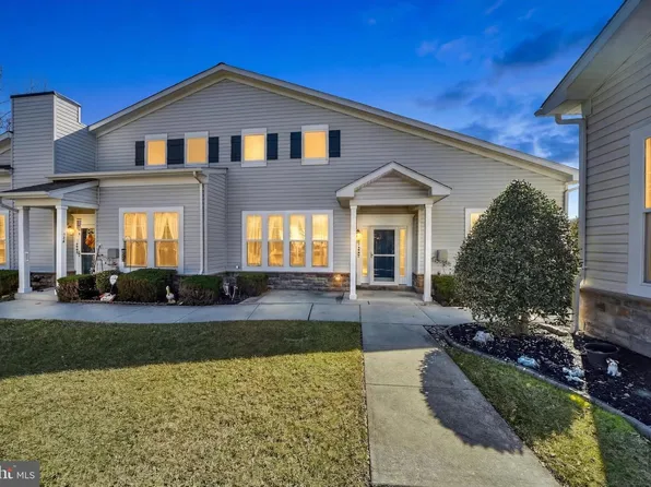 124 Jacobia Dr #B-8, Pasadena, MD 21122