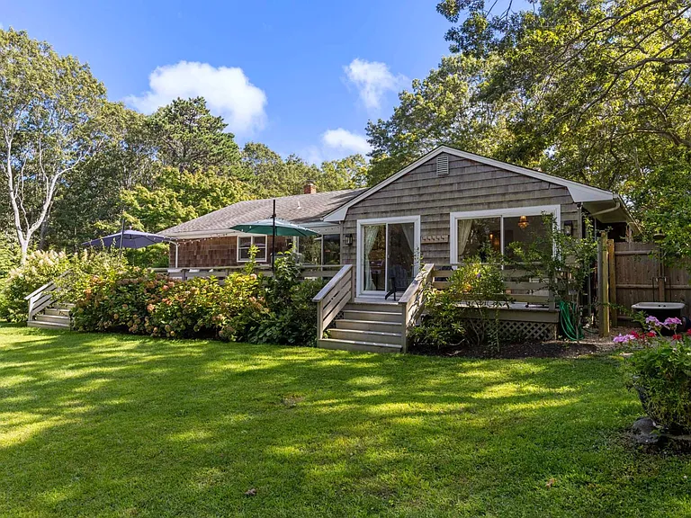 813 Edge Of Woods Rd — Photo 20