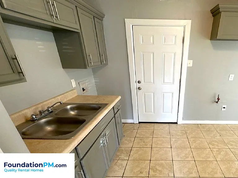 4503 Beacon Hill Dr — Photo 8