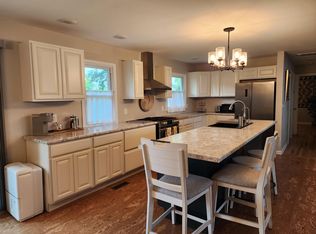 1804 Johnson Ave, Charleston, IL 61920