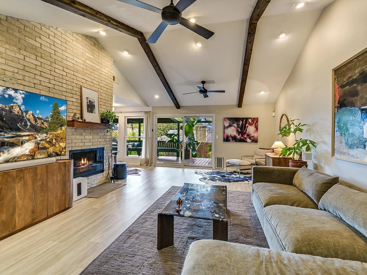3 bed, 2.0 bath, 1485 sqft, $3,300 — Photo 4