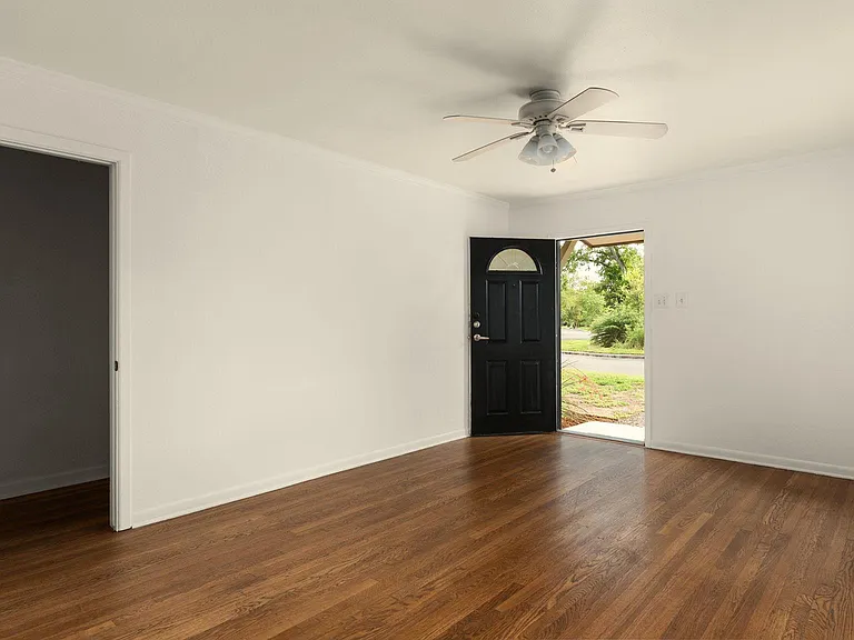 206 E Skyview Rd — Photo 6