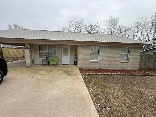 907 N Fir St #A, Beebe, AR 72012