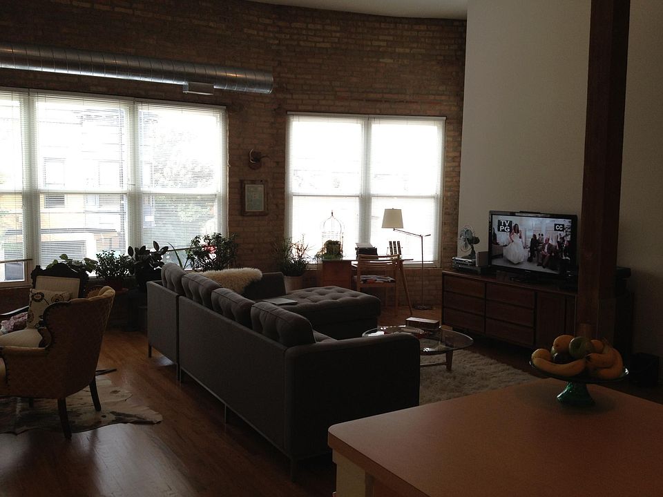 1st image of 1855 N Oakley Ave #D