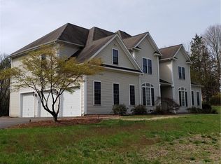 4 Pearl St, Sandy Hook, CT 06482