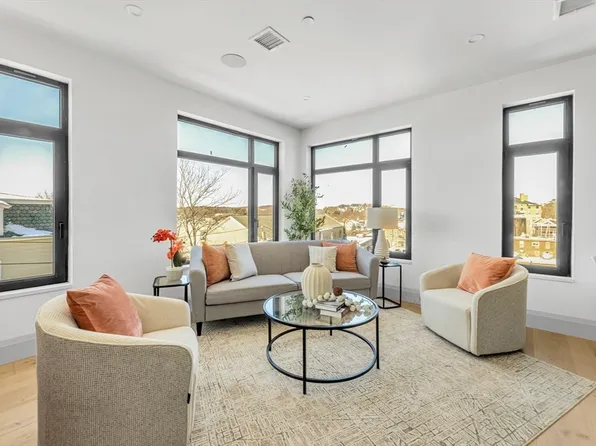 34 Oak St #205, Hyde Park, MA 02136