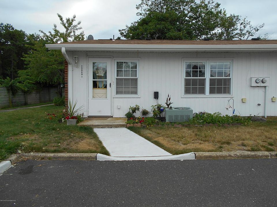 1st image of 1208D Shetland Dr