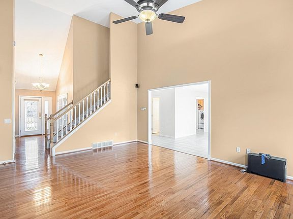 5th image of 7124 Crosswinds Dr