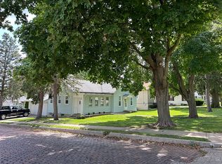 1904 3rd St, Peru, IL 61354