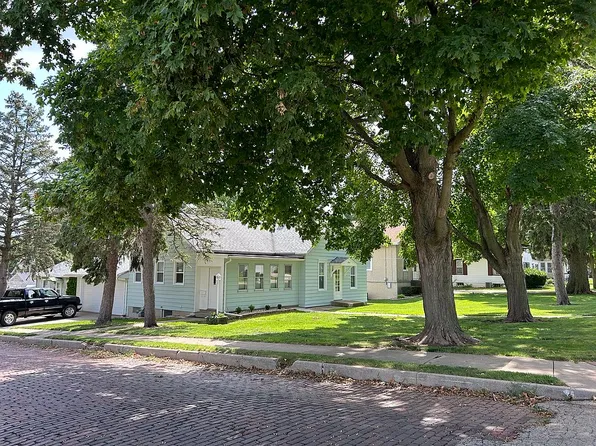 1904 3rd St, Peru, IL 61354