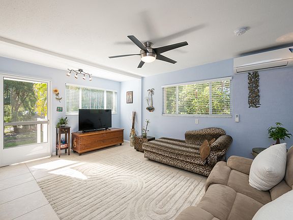4th image of 740 Prado Cir