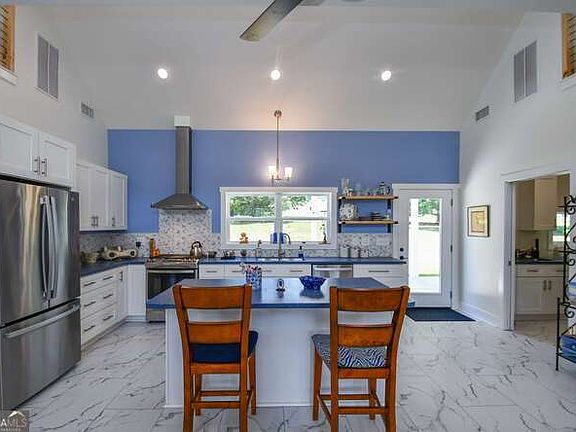 5th image of 132 Fairview Meadows Dr