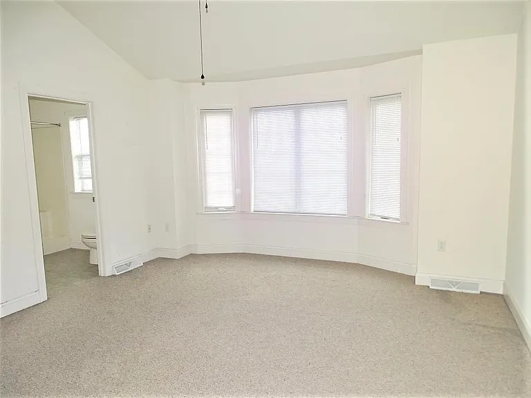 766 Oak Leaf Ln — Photo 10