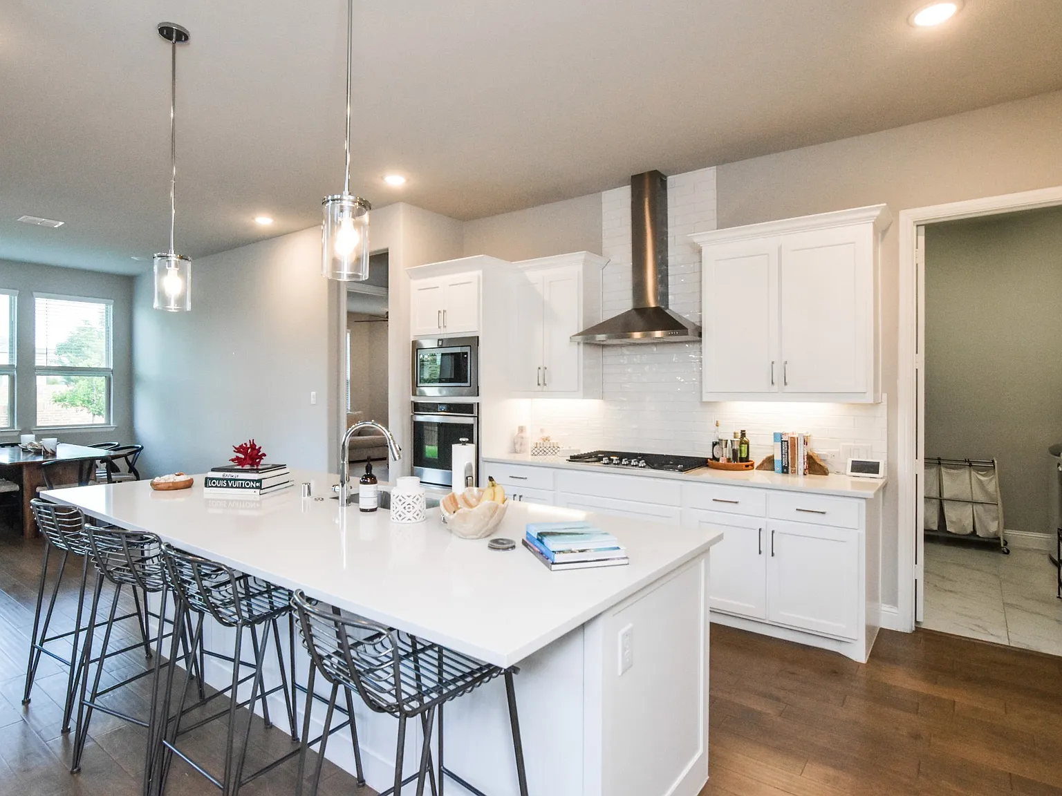 4 bed, 3562 sqft, $4,300 — Photo 3