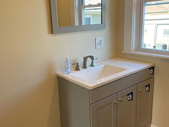 5th image of 11 Willow St #1