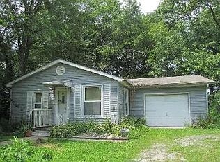 33 Robertson St, Vergennes, IL 62994