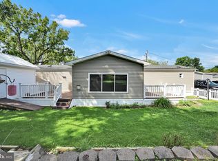 330 Don Dr, New Holland, PA 17557