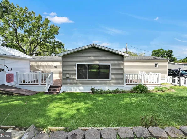 330 Don Dr, New Holland, PA 17557