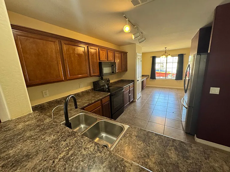 7371 W Alicia Dr — Photo 2