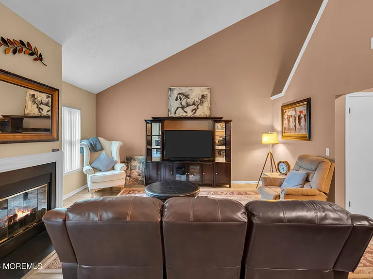 492 Bayberry Ct — Photo 9
