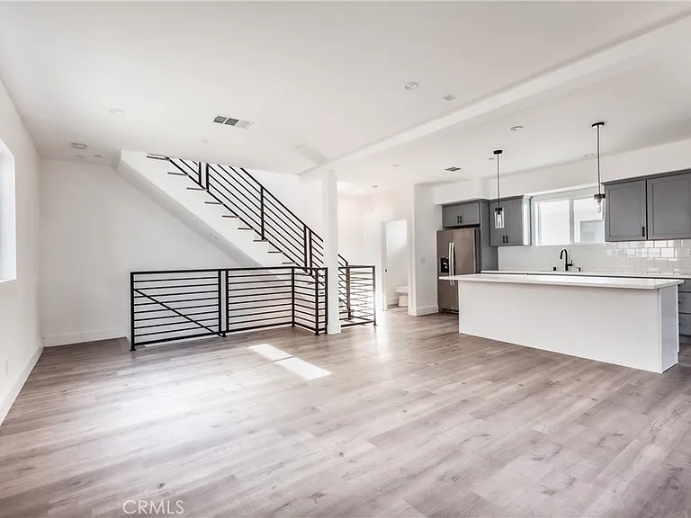 10910 W Hesby St #1/2 — Photo 12