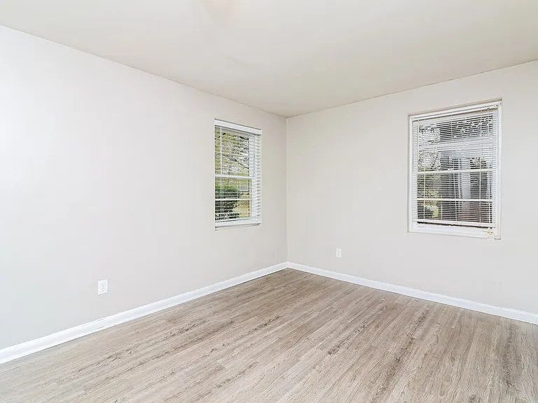 2937 Thompson Cir — Photo 16