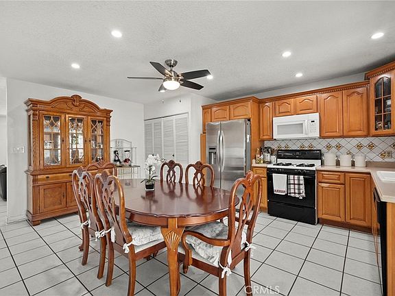 2nd image of 6621 Rostrata Ave