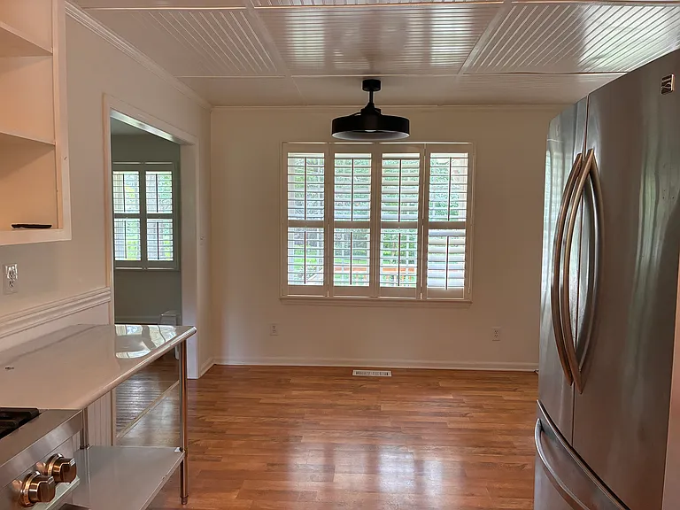 Kitchen dining area