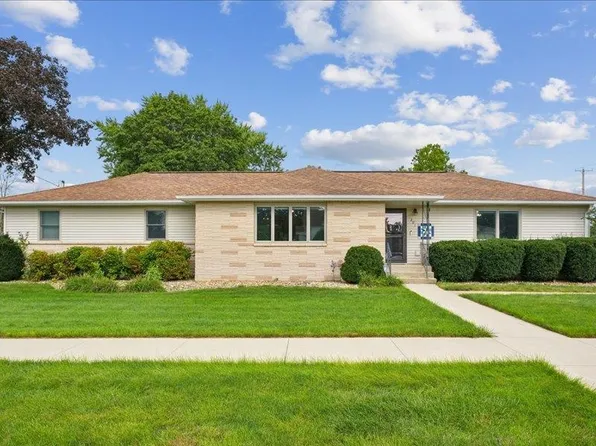201 W Acers St, Manchester, IA 52057
