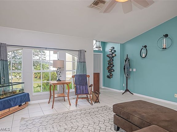 5th image of 204 Manasota St