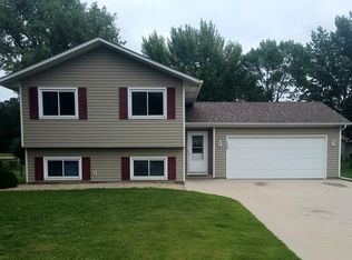 1506 Maple Ave, Buffalo, MN 55313