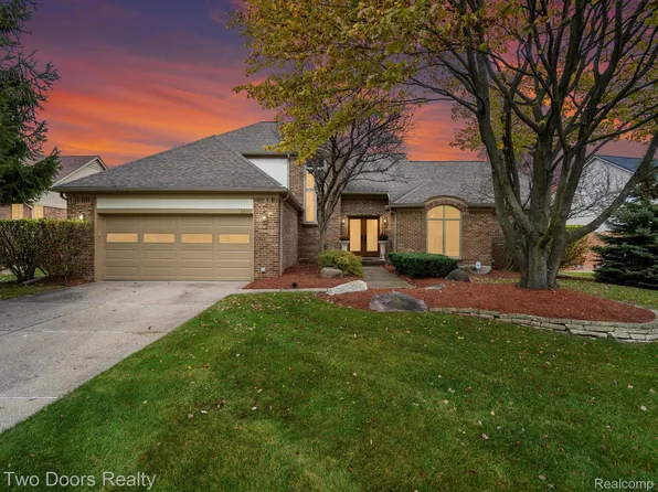 3590 Charlwood Dr, Rochester Hills, MI 48306