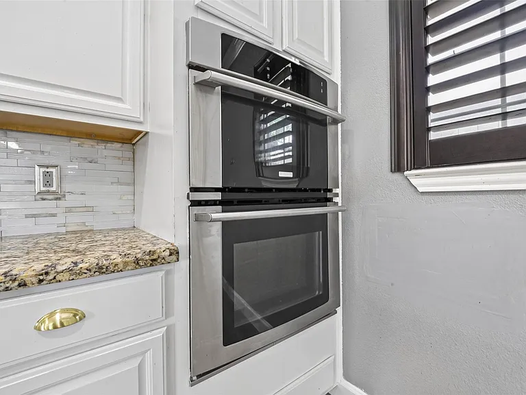 7713 Yoe St — Photo 20