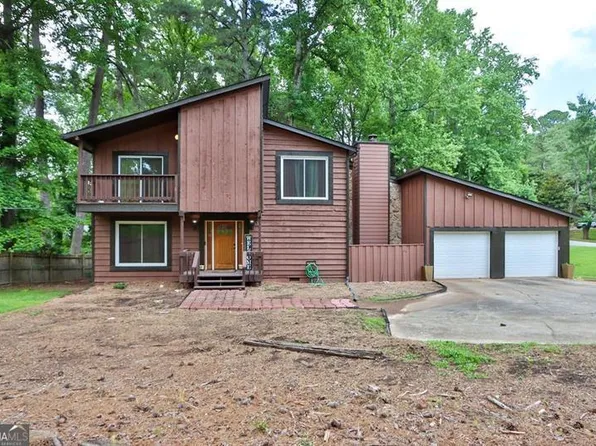 1969 Scarbrough Dr, Stone Mountain, GA 30088