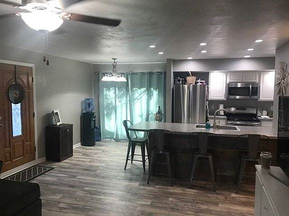3rd image of 205 Teal Dr
