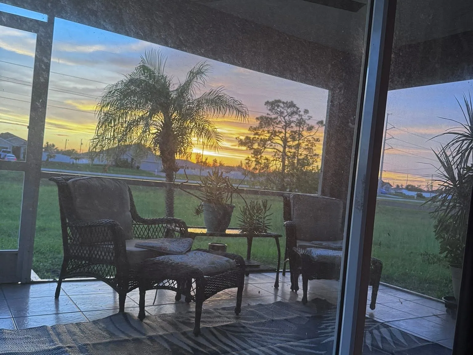 3 bed, 1408 sqft, $1,599 — Photo 2