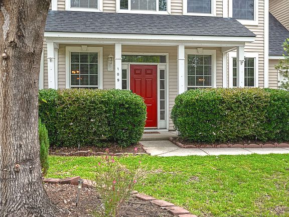 4th image of 109 Evesham Dr