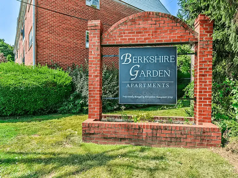 Berkshire Gardens — Photo 8