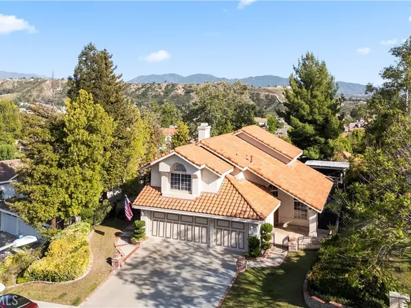 22120 Grovepark Dr, Santa Clarita, CA 91350