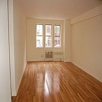 4th image of 32 W 92nd St