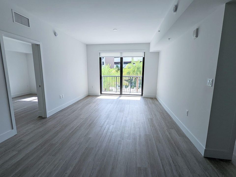 1st image of 13685 NE 10th Ave #104