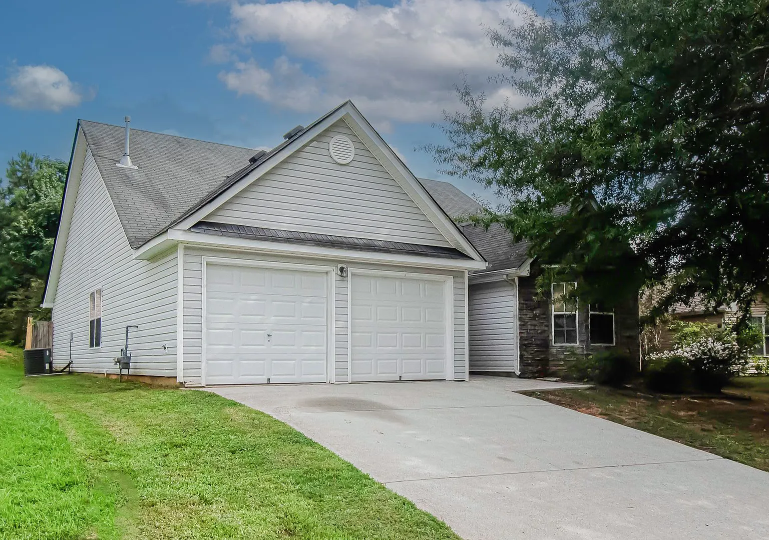 Impressive 3 Bedroom Home (Updated Pictures Coming Soon) — Photo 3