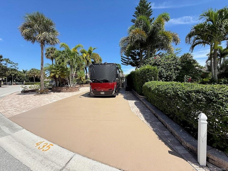 1st image of 435 NW Boundary Dr