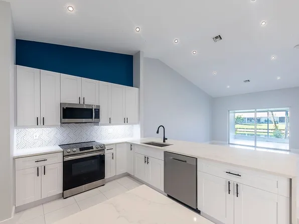 6096 Floral Lakes Dr, Delray Beach, FL 33484
