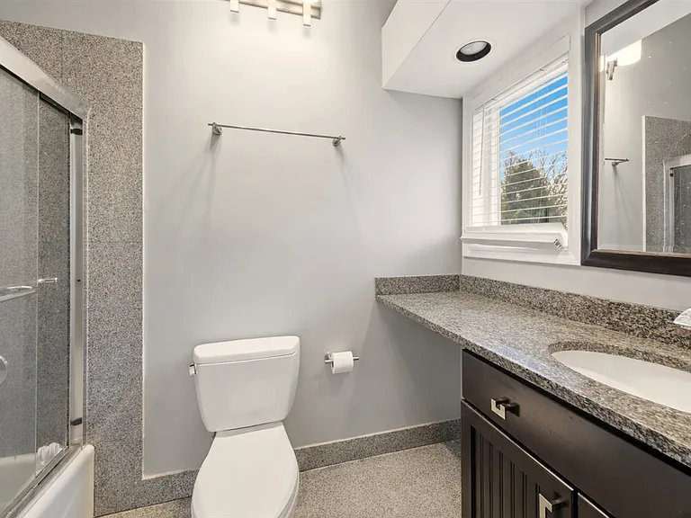 42 Clarewood Dr — Photo 12