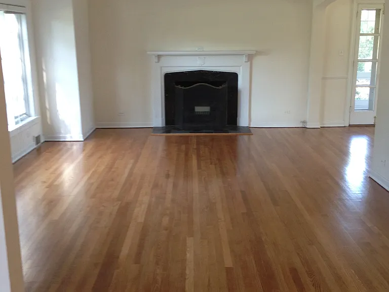 425 W North St — Photo 6